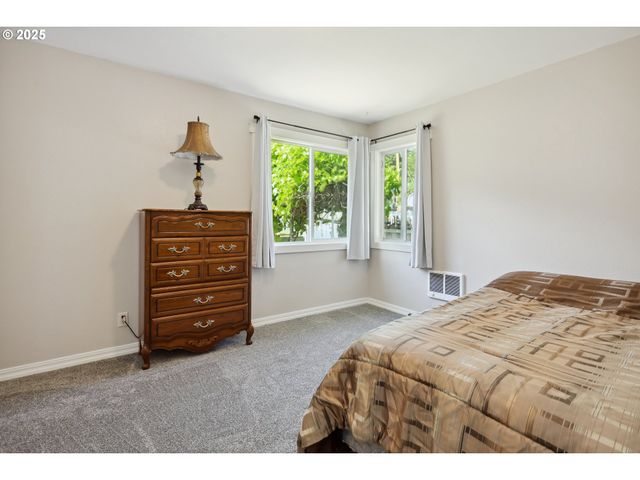 722 E 14TH St, The Dalles, OR 97058