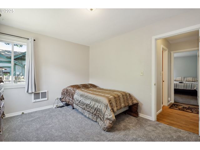 722 E 14TH St, The Dalles, OR 97058