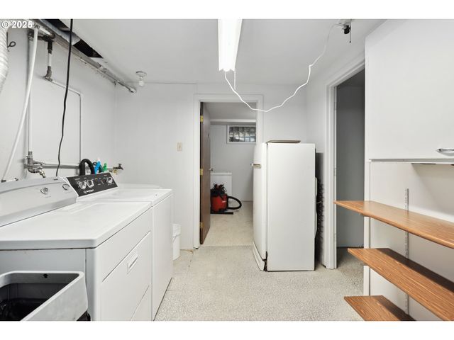 722 E 14TH St, The Dalles, OR 97058