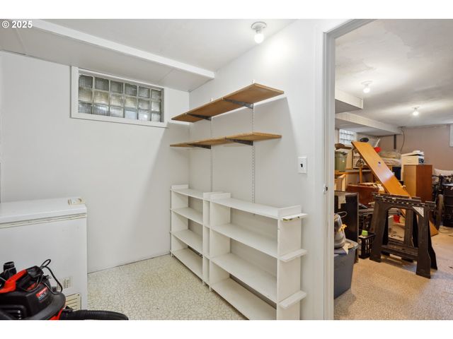 722 E 14TH St, The Dalles, OR 97058
