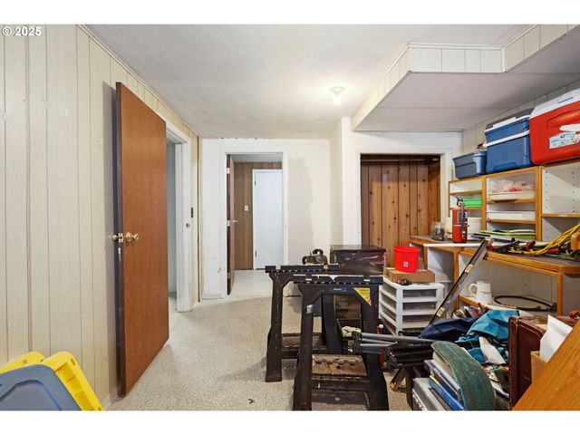 722 E 14TH St, The Dalles, OR 97058