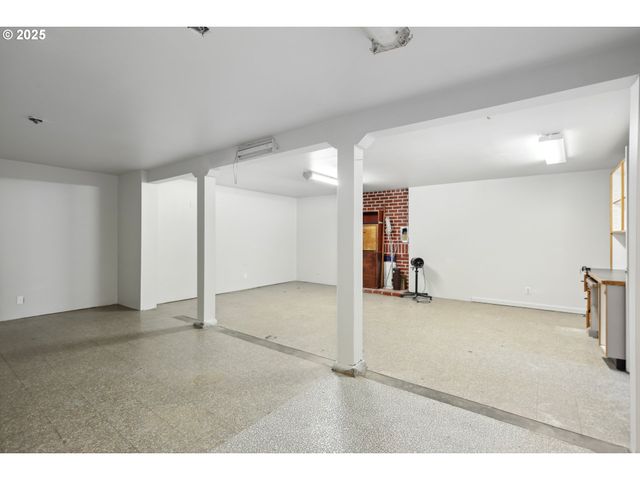 722 E 14TH St, The Dalles, OR 97058