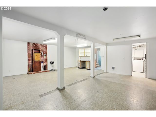 722 E 14TH St, The Dalles, OR 97058