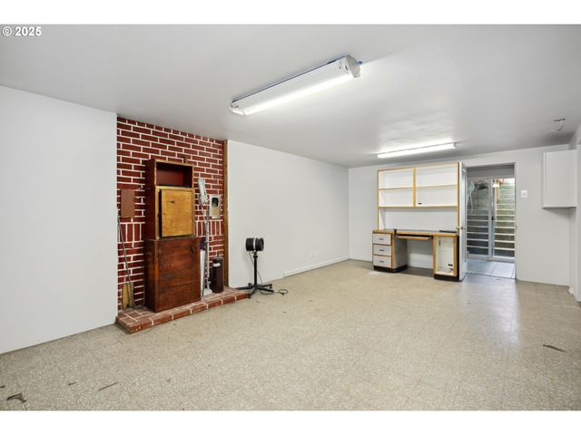 722 E 14TH St, The Dalles, OR 97058