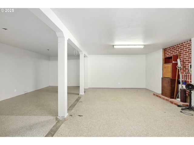 722 E 14TH St, The Dalles, OR 97058