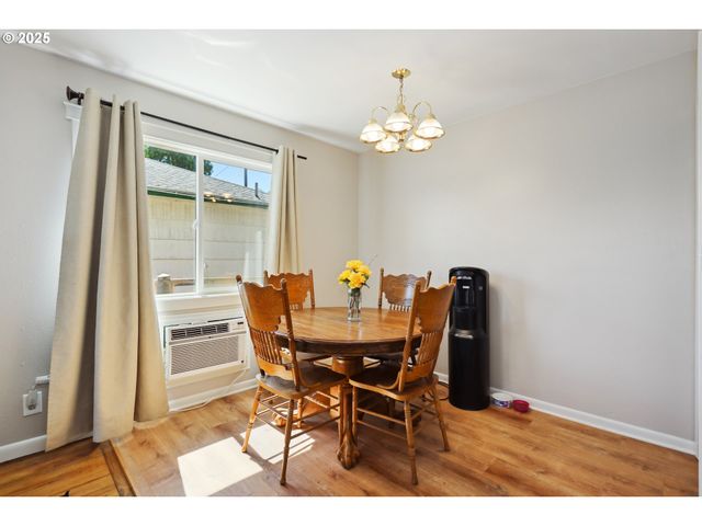 722 E 14TH St, The Dalles, OR 97058