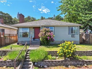 722 E 14TH St, The Dalles, OR 97058