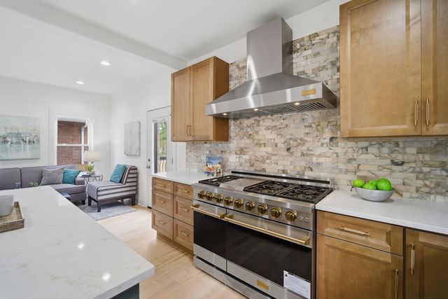 2262 W 109 Street, Chicago, IL 60643