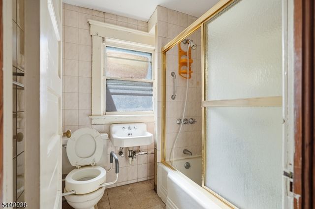 224 E 2Nd St, Bound Brook Boro, NJ 08805