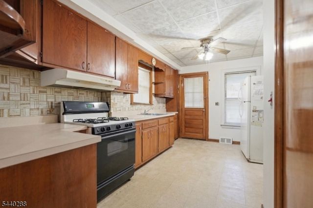 224 E 2Nd St, Bound Brook Boro, NJ 08805