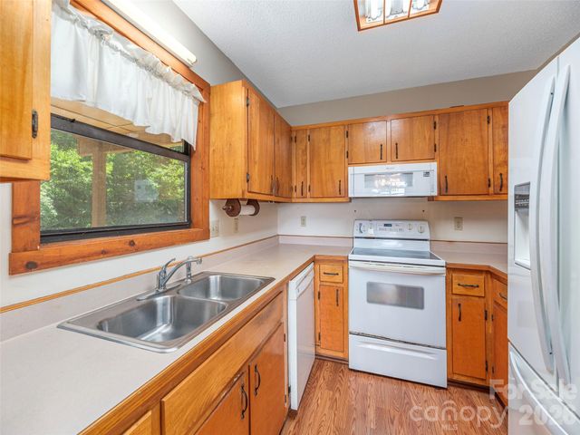1575 Red Maple Drive, Waynesville, NC 28785