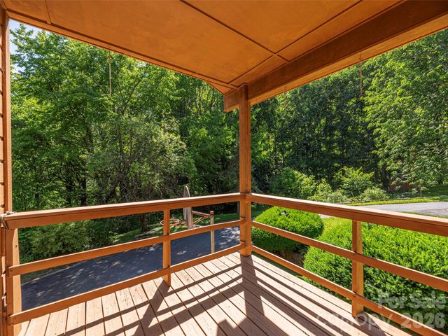 1575 Red Maple Drive, Waynesville, NC 28785