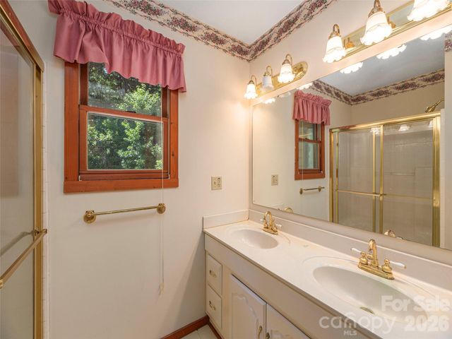 1575 Red Maple Drive, Waynesville, NC 28785