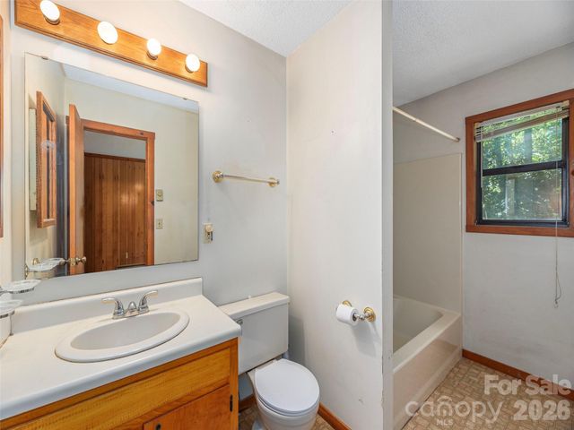 1575 Red Maple Drive, Waynesville, NC 28785