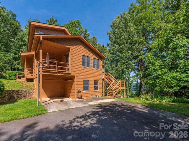1575 Red Maple Drive, Waynesville, NC 28785