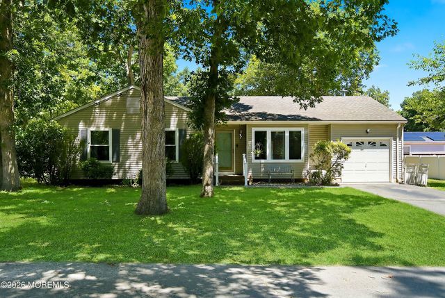 2017 3rd Avenue, Toms River, NJ 08757