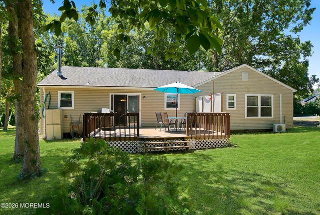 2017 3rd Avenue, Toms River, NJ 08757
