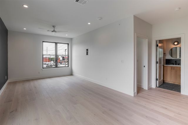 309 W Daggett Avenue 207, Fort Worth, TX 76104