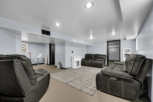 11351 S Wallace Street, Chicago, IL 60628