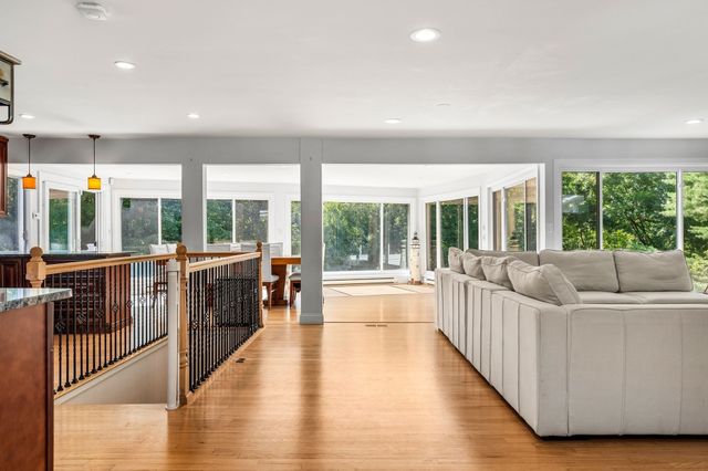 42 Farview Ave, Shrewsbury, MA 01545