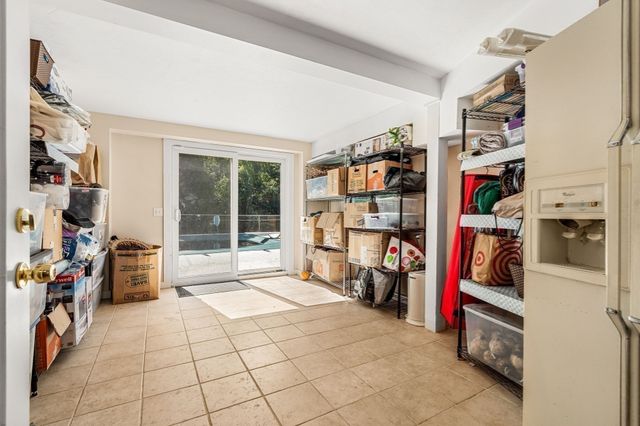 42 Farview Ave, Shrewsbury, MA 01545
