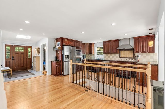 42 Farview Ave, Shrewsbury, MA 01545