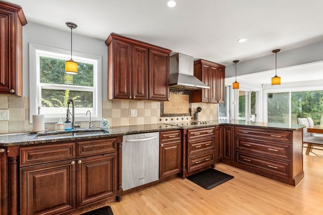 42 Farview Ave, Shrewsbury, MA 01545