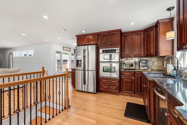42 Farview Ave, Shrewsbury, MA 01545