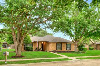 1665 N Valley Parkway, Lewisville, TX 75077
