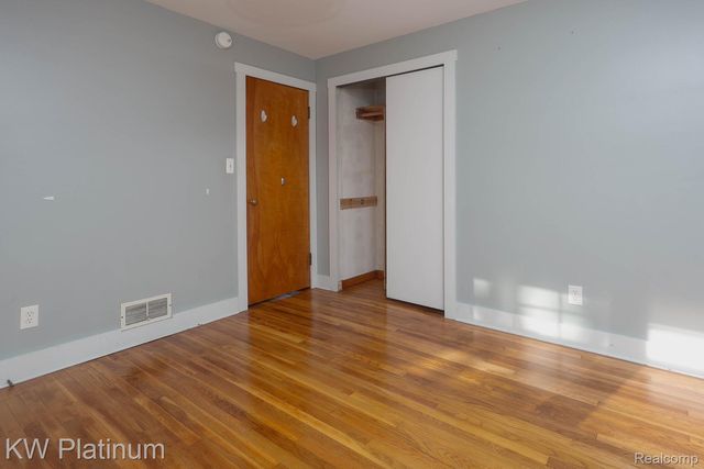 541 Cloverlawn Street, East China Township, MI 48054