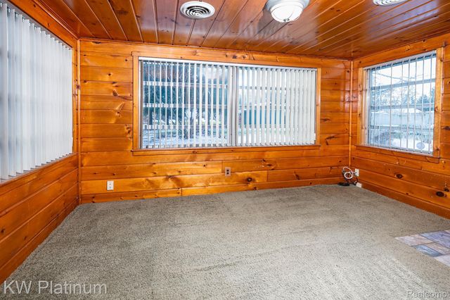 541 Cloverlawn Street, East China Township, MI 48054