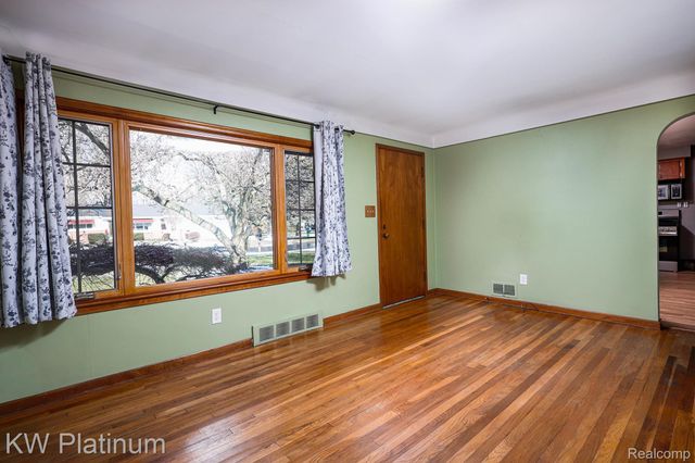 541 Cloverlawn Street, East China Township, MI 48054