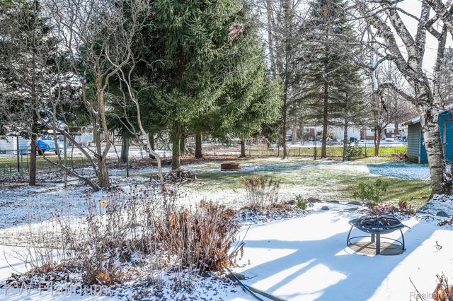 541 Cloverlawn Street, East China Township, MI 48054