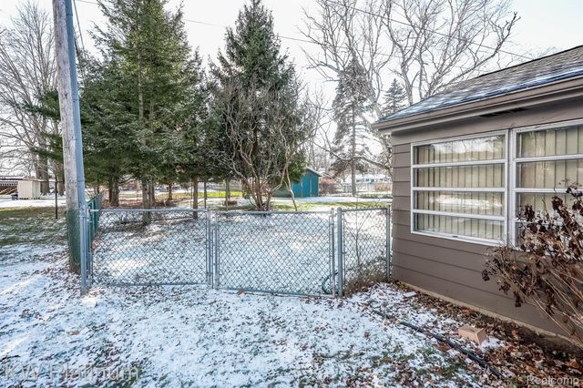 541 Cloverlawn Street, East China Township, MI 48054