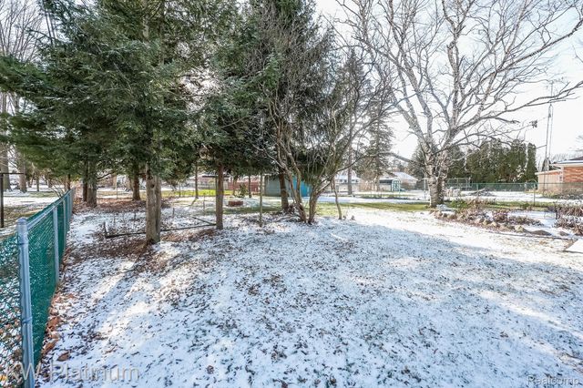 541 Cloverlawn Street, East China Township, MI 48054