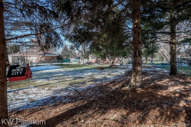 541 Cloverlawn Street, East China Township, MI 48054