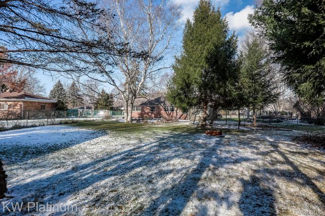 541 Cloverlawn Street, East China Township, MI 48054