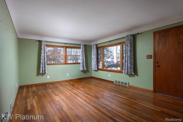 541 Cloverlawn Street, East China Township, MI 48054