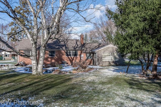 541 Cloverlawn Street, East China Township, MI 48054