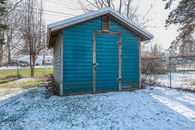 541 Cloverlawn Street, East China Township, MI 48054