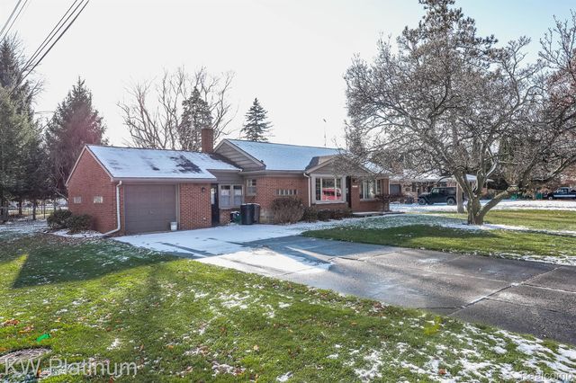541 Cloverlawn Street, East China Township, MI 48054