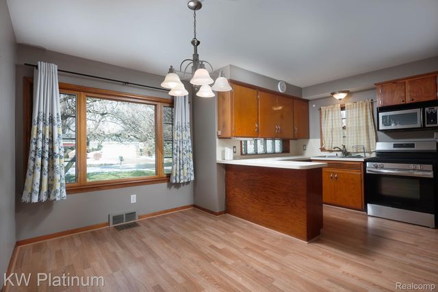 541 Cloverlawn Street, East China Township, MI 48054