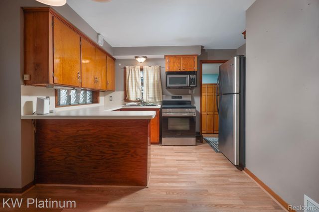 541 Cloverlawn Street, East China Township, MI 48054