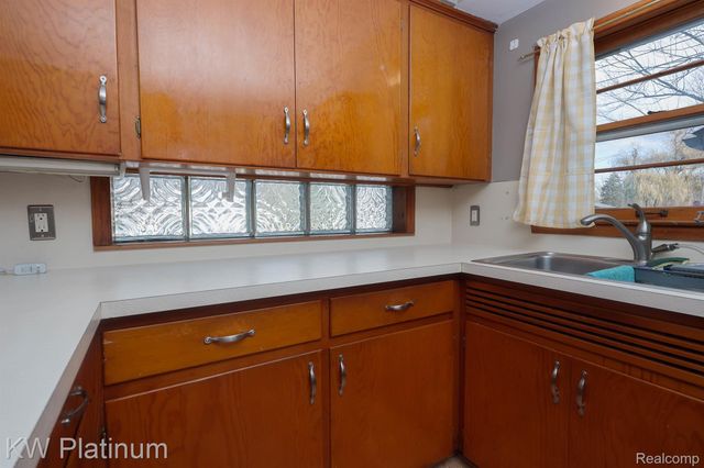 541 Cloverlawn Street, East China Township, MI 48054