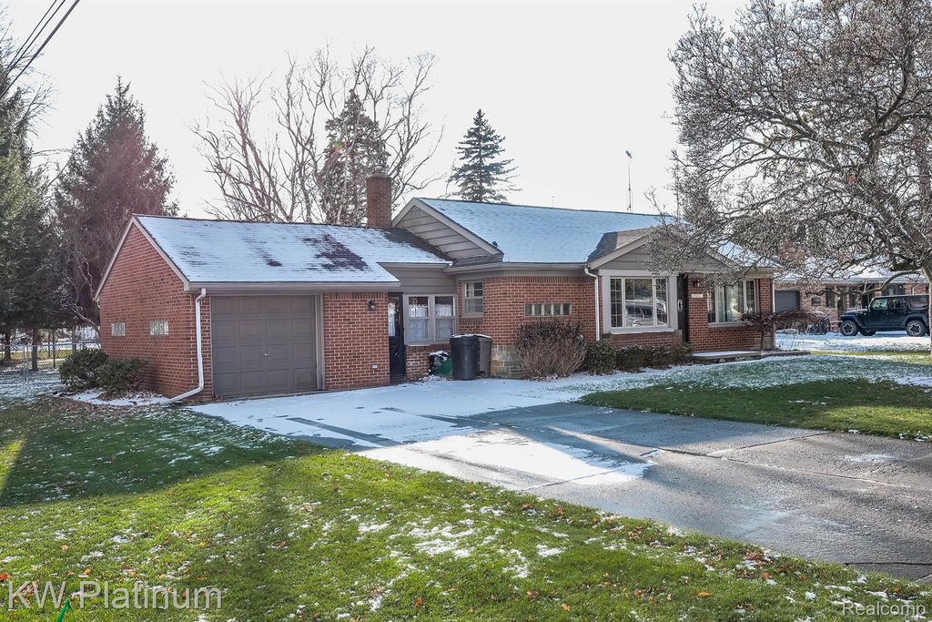 541 Cloverlawn Street, East China Township, MI 48054
