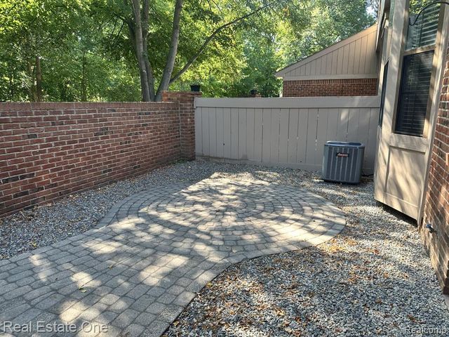 7219 Danbrooke Court, West Bloomfield, MI 48322