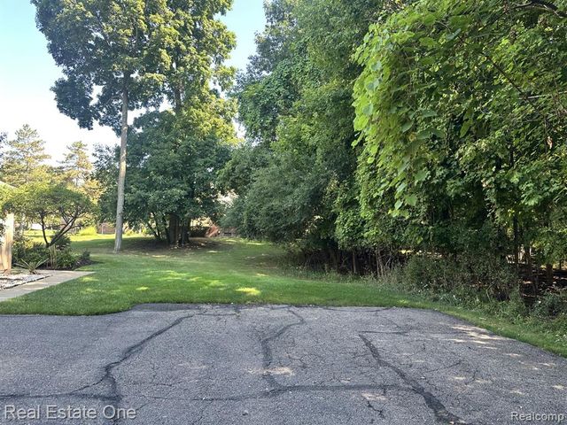 7219 Danbrooke Court, West Bloomfield, MI 48322