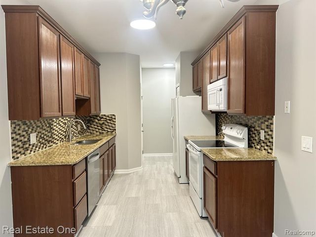 7219 Danbrooke Court, West Bloomfield, MI 48322
