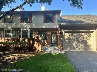 7219 Danbrooke Court, West Bloomfield, MI 48322