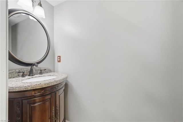 304 Susan Newton LN, Yorktown, VA 23693